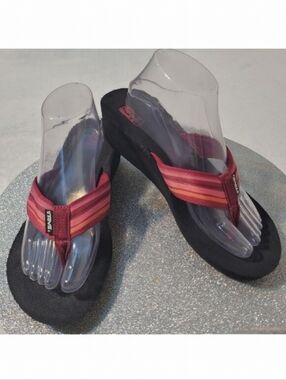 Teva Mush Mandalyn Wedge Thong Sandals Black Red Pink Striped 1000093B Size 9
